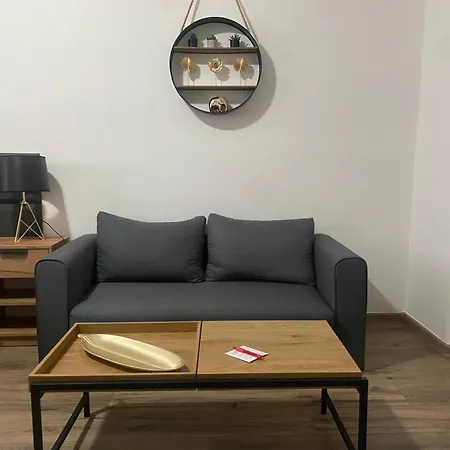 Cerna Ruze - 4 *